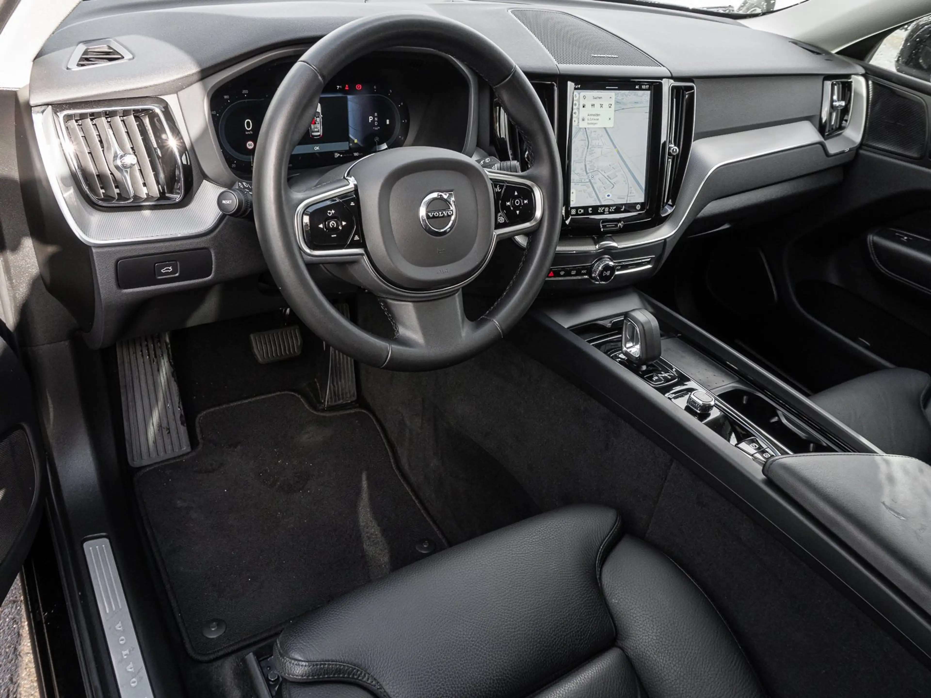 Volvo XC60 B4 D AWD Plus Bright 19ZOLL FRONTHZG AHK H&K — photo 10
