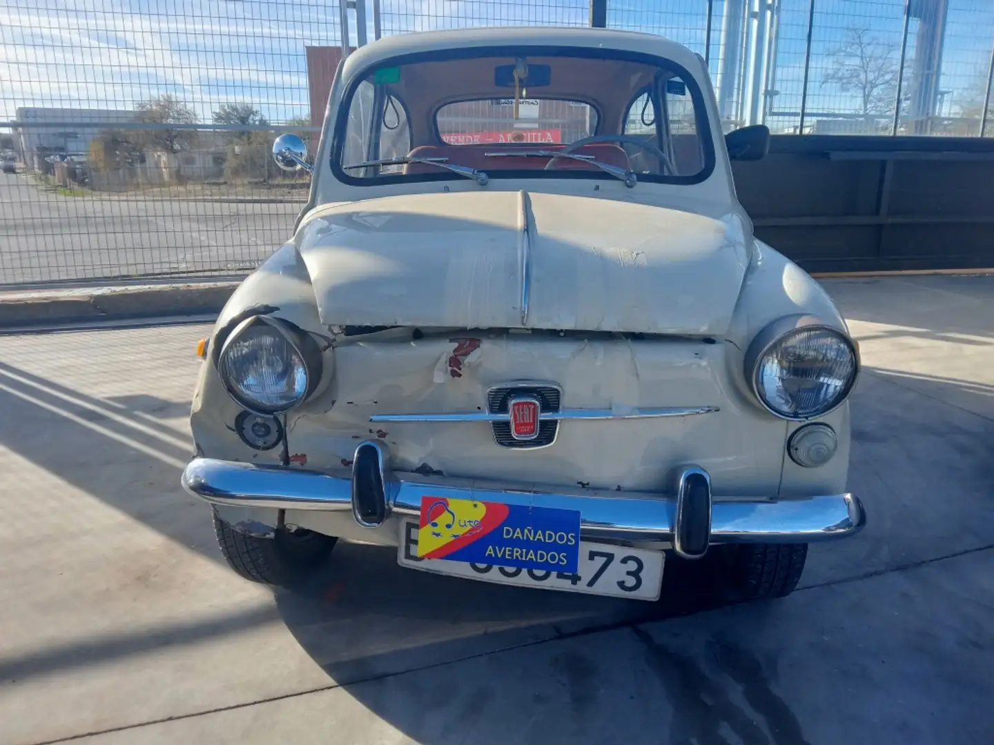 SEAT 600 E Бежевий - 1