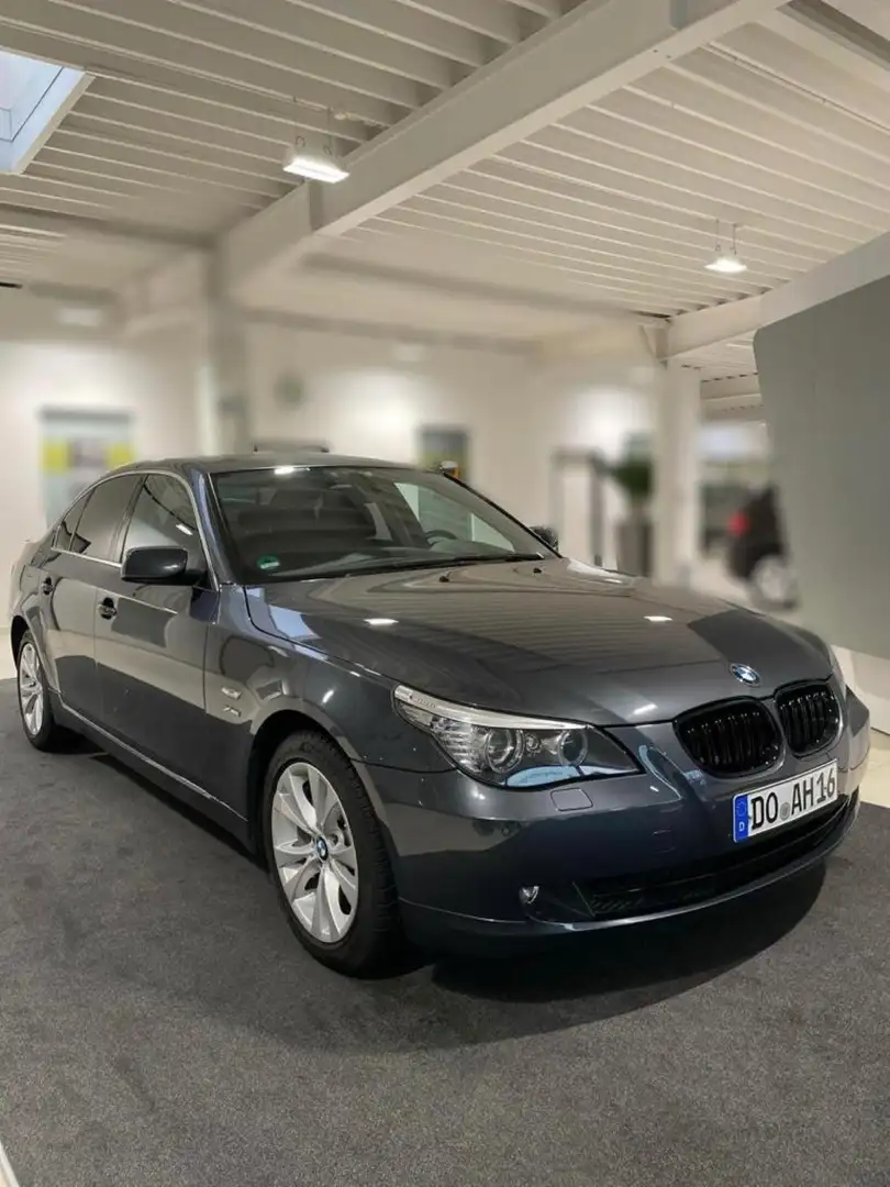 BMW 525 525d xDrive Aut. Edition Exclusive siva - 1