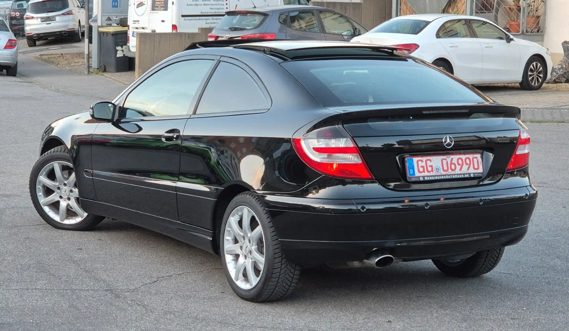 Mercedes-Benz C 200 S.Coupe Automatik /XENON/PANO/SHZ/PDC Zwart - 2