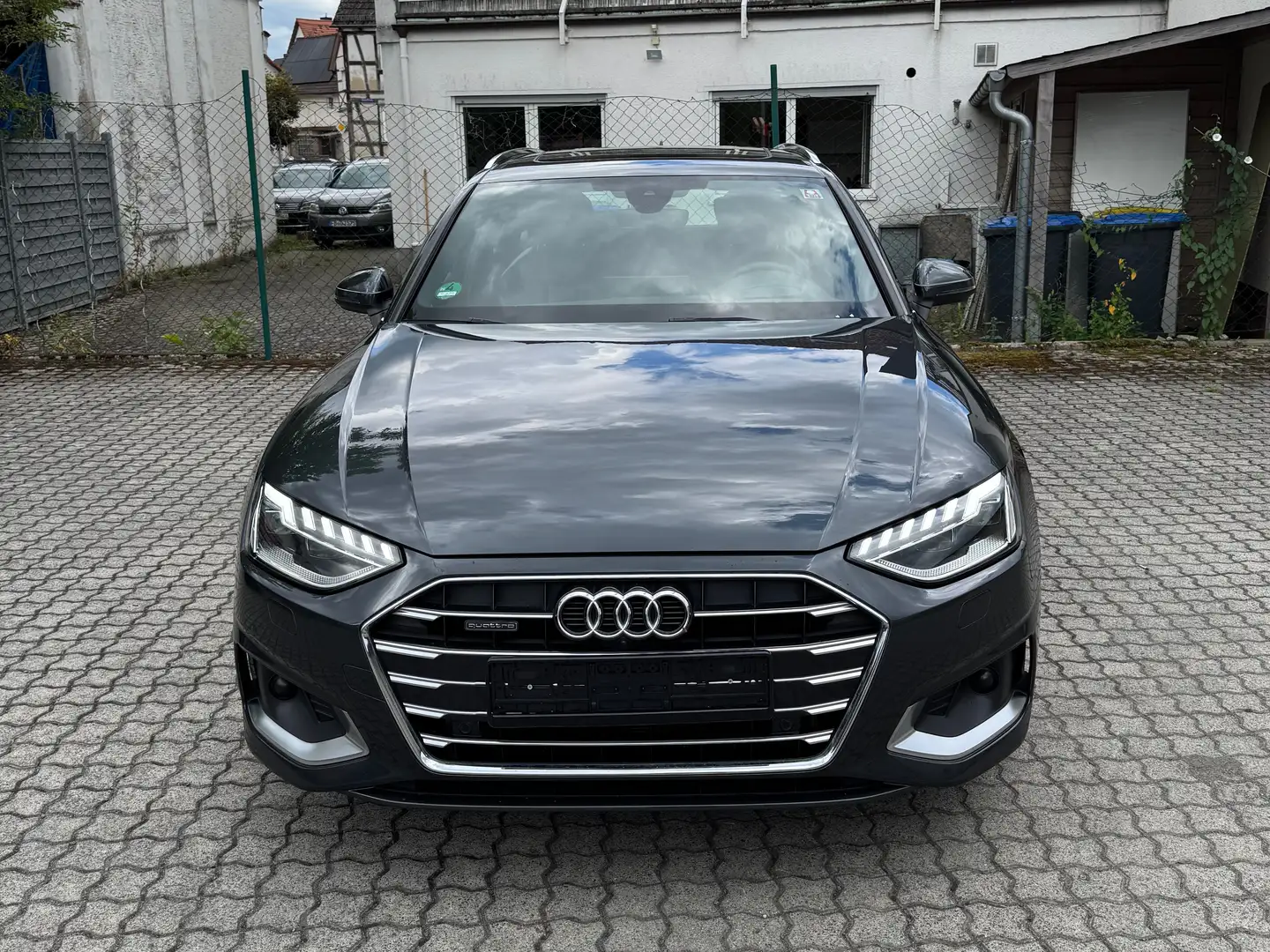 Audi A4 40 TDI STonic Quattro Avant 360KAM Pano AHK Matrix Grau - 2