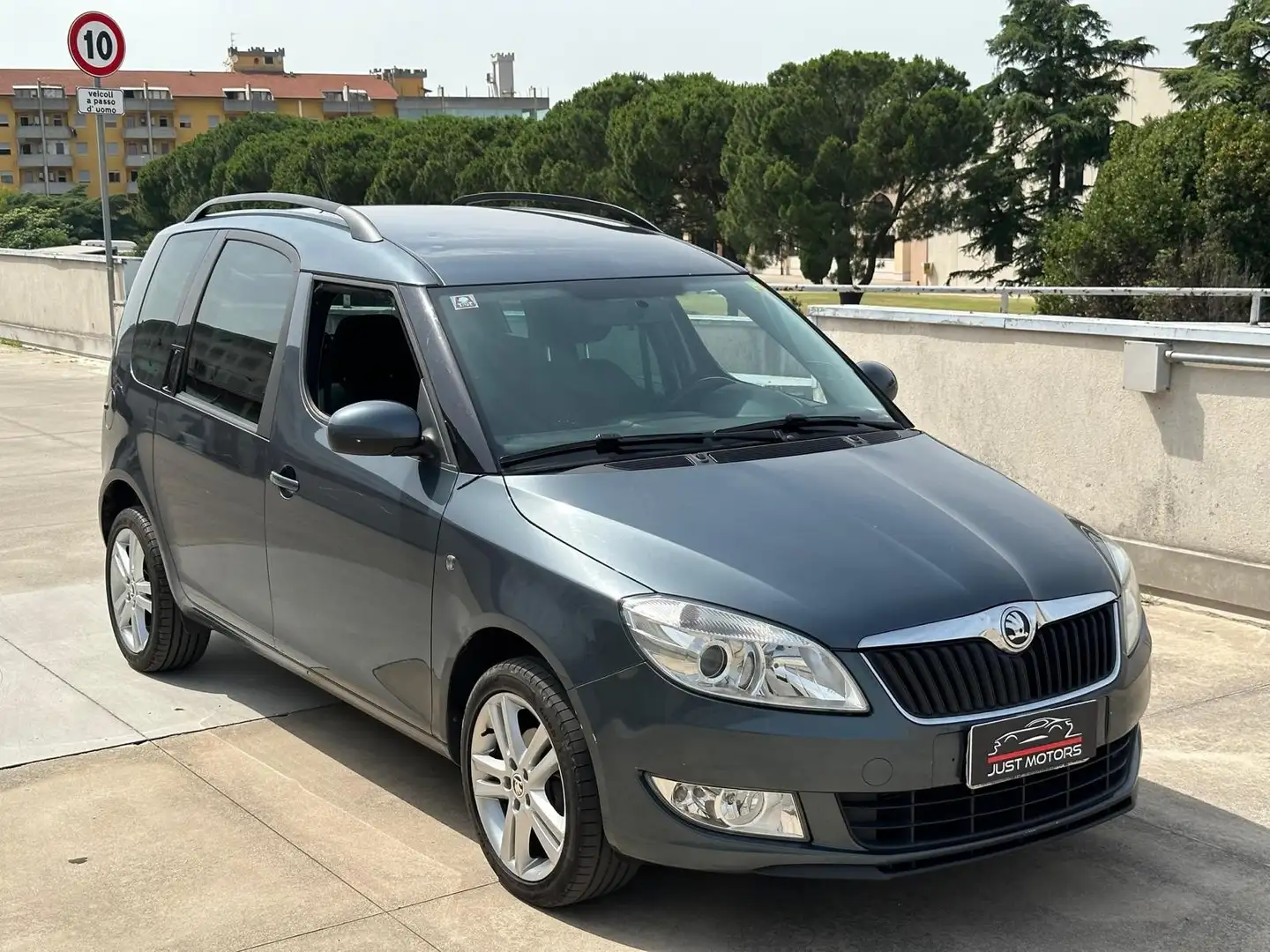 Skoda Roomster 1.2 TSI 86CV Ambition Neopatentati Gris - 2