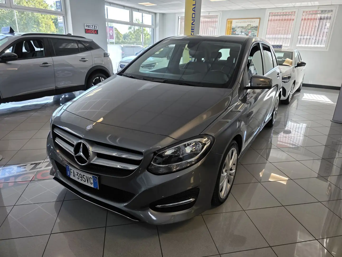 Mercedes-Benz B 200 B 200 CDI 4Matic Automatic Sport Grijs - 2