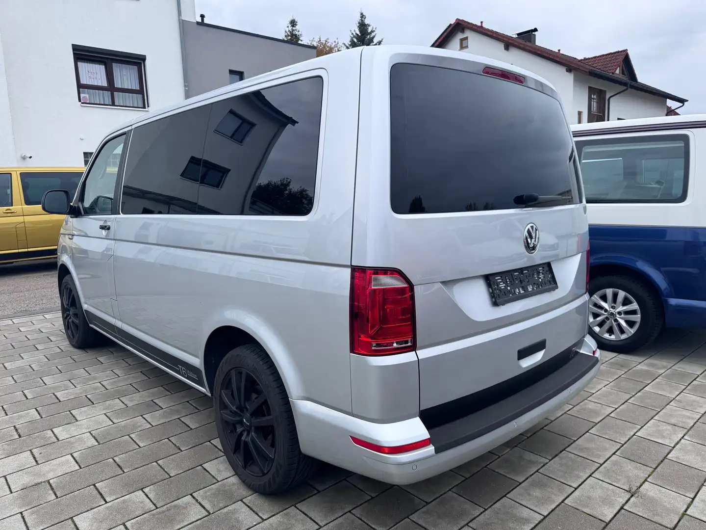 Volkswagen T6 Multivan Multivan/150PS/Tempomat/PDC/MFL/18Zoll Grau - 2