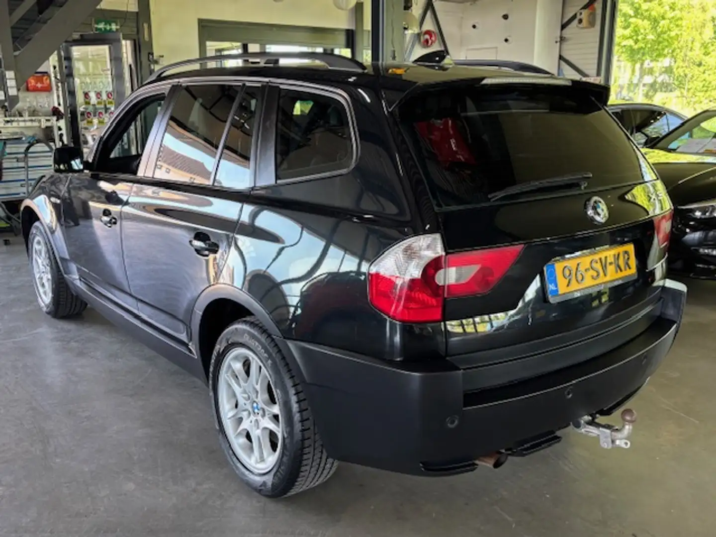 BMW X3 2.0 I High Executive mooi Zwart - 2