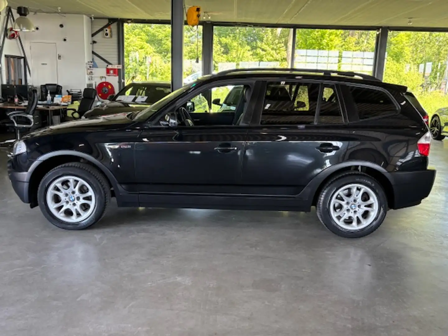 BMW X3 2.0 I High Executive mooi Zwart - 1