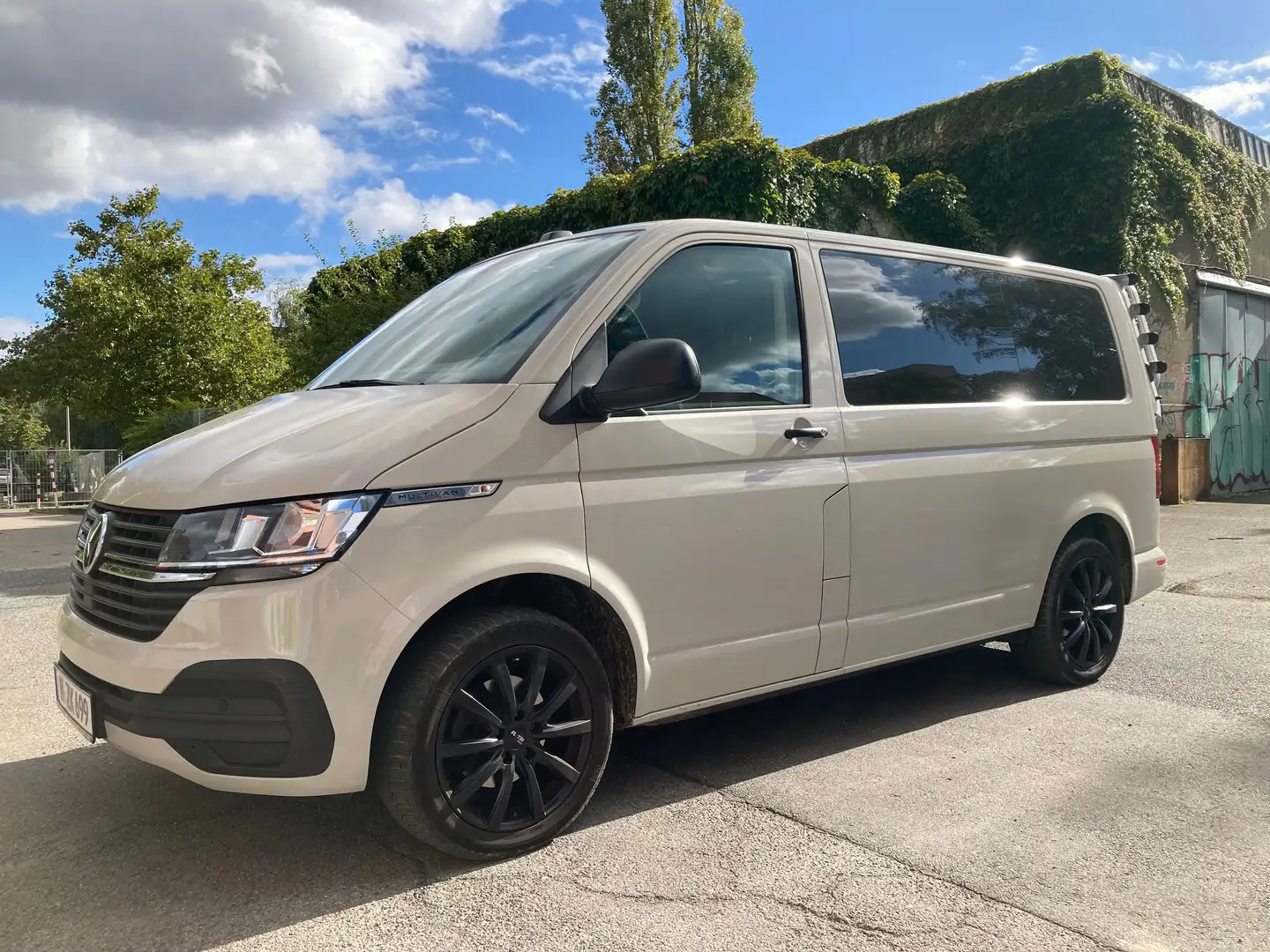 Volkswagen T6.1 Multivan Multivan T6.1 KurzFamily Béžová - 1