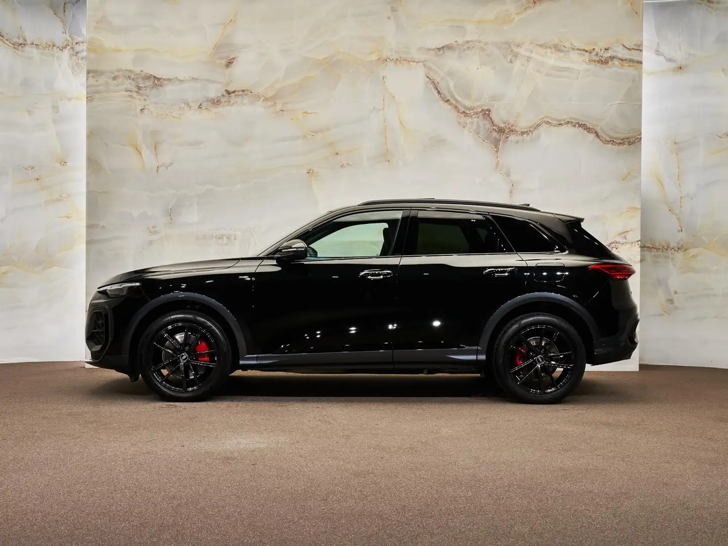 Audi Q5 E-Hybrid Quattro S Edition, pano, trk. haak, 20", Schwarz - 2