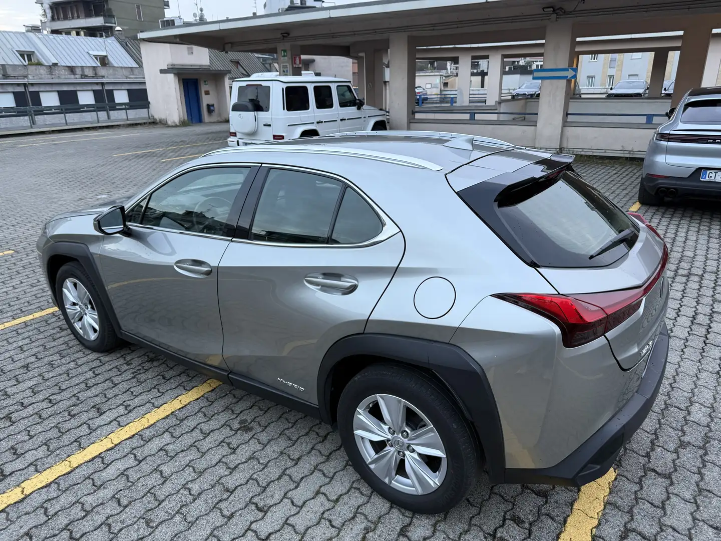 Lexus UX 250h hybrid Executive Business Grigio - 2