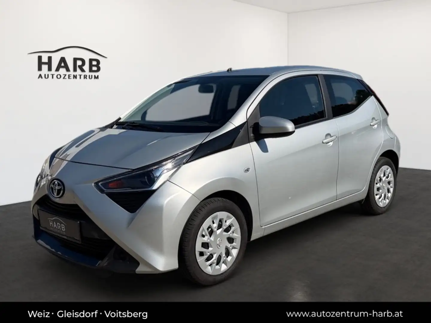 Toyota Aygo 1,0 VVT-i x-clusiv x-shift Aut. Silber - 2