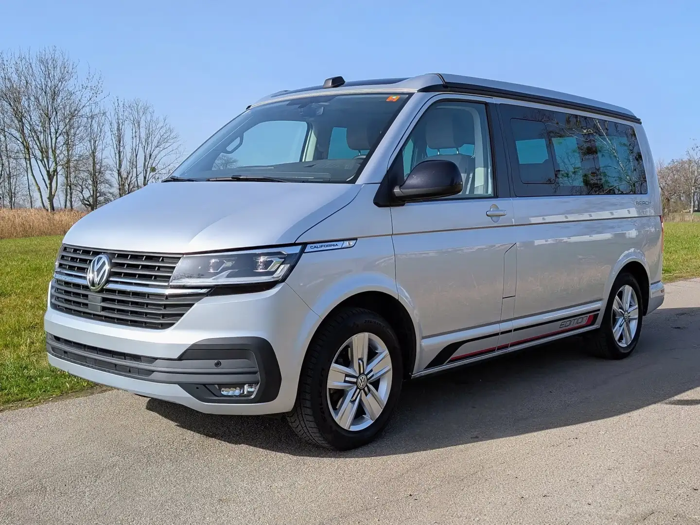 Volkswagen T6.1 California Volkswagen T6.1 California-Beach Edition Camper 35 - NEUWERTIG Silber - 2