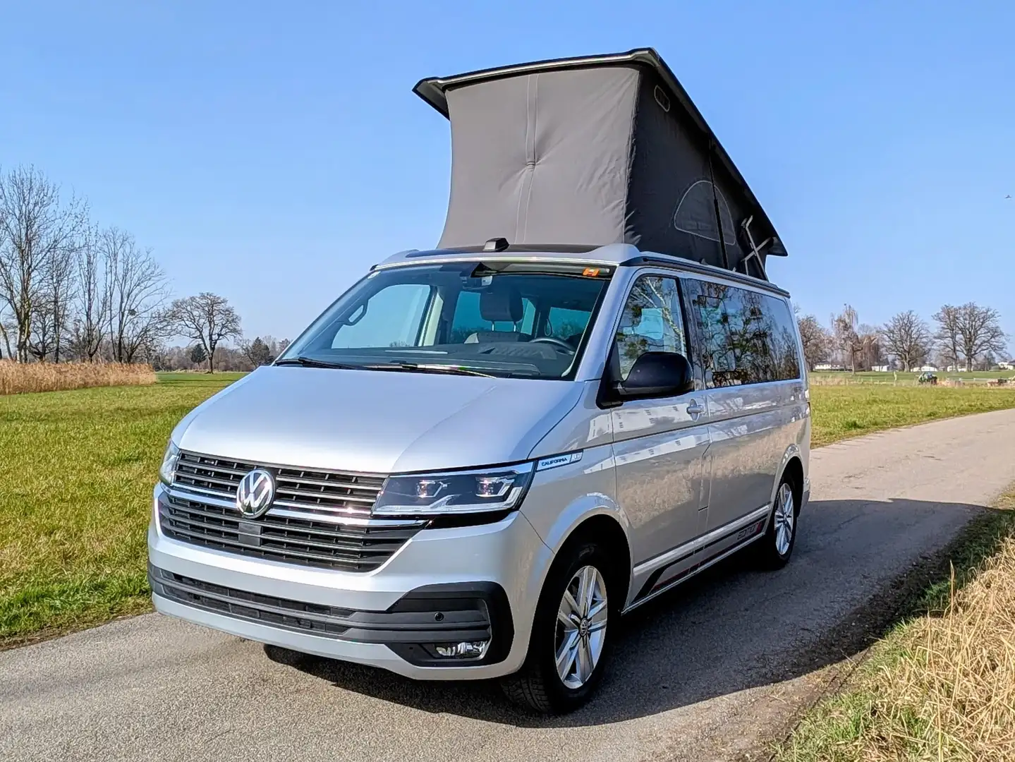 Volkswagen T6.1 California Volkswagen T6.1 California-Beach Edition Camper 35 - NEUWERTIG Silber - 1