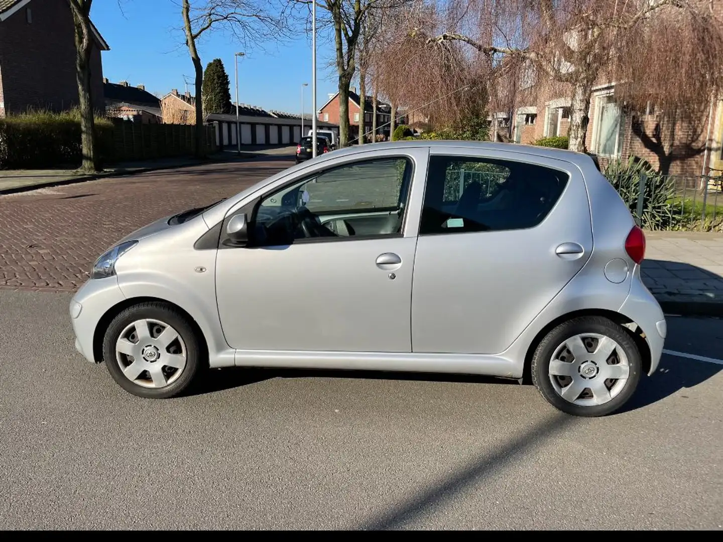 Toyota Aygo 1.0 12V + Zilver - 2