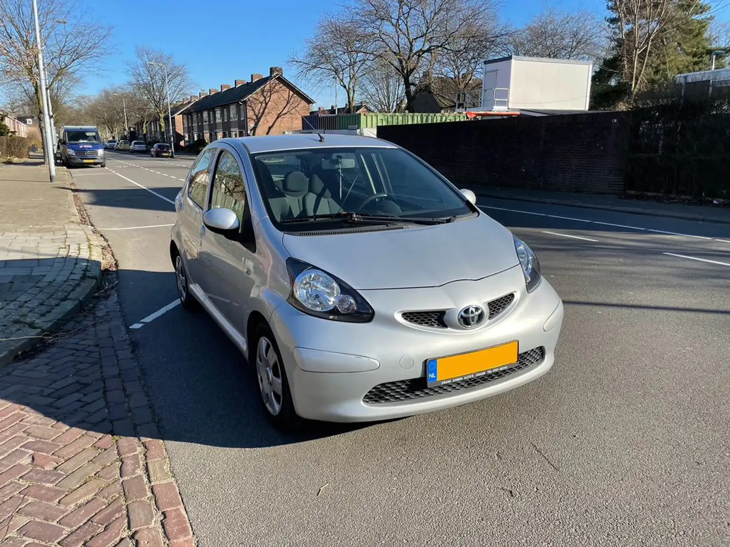 Toyota Aygo 1.0 12V + Zilver - 1