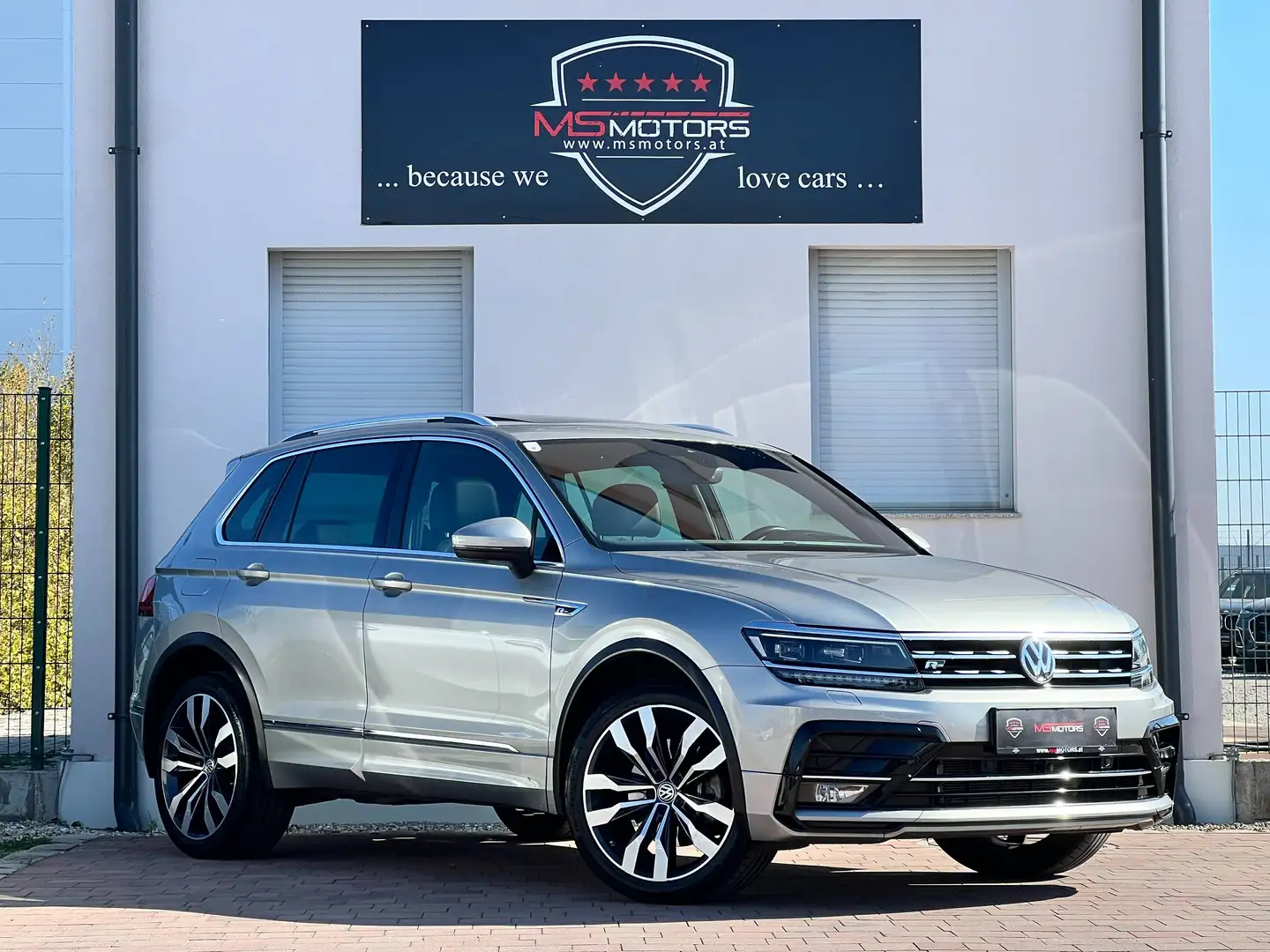 Volkswagen Tiguan 2,0 TDI 4Motion DSG*R LINE*360*PANO*HEAD UP*AHK*ACC*KREDIT*GARANTIE Grau - 1