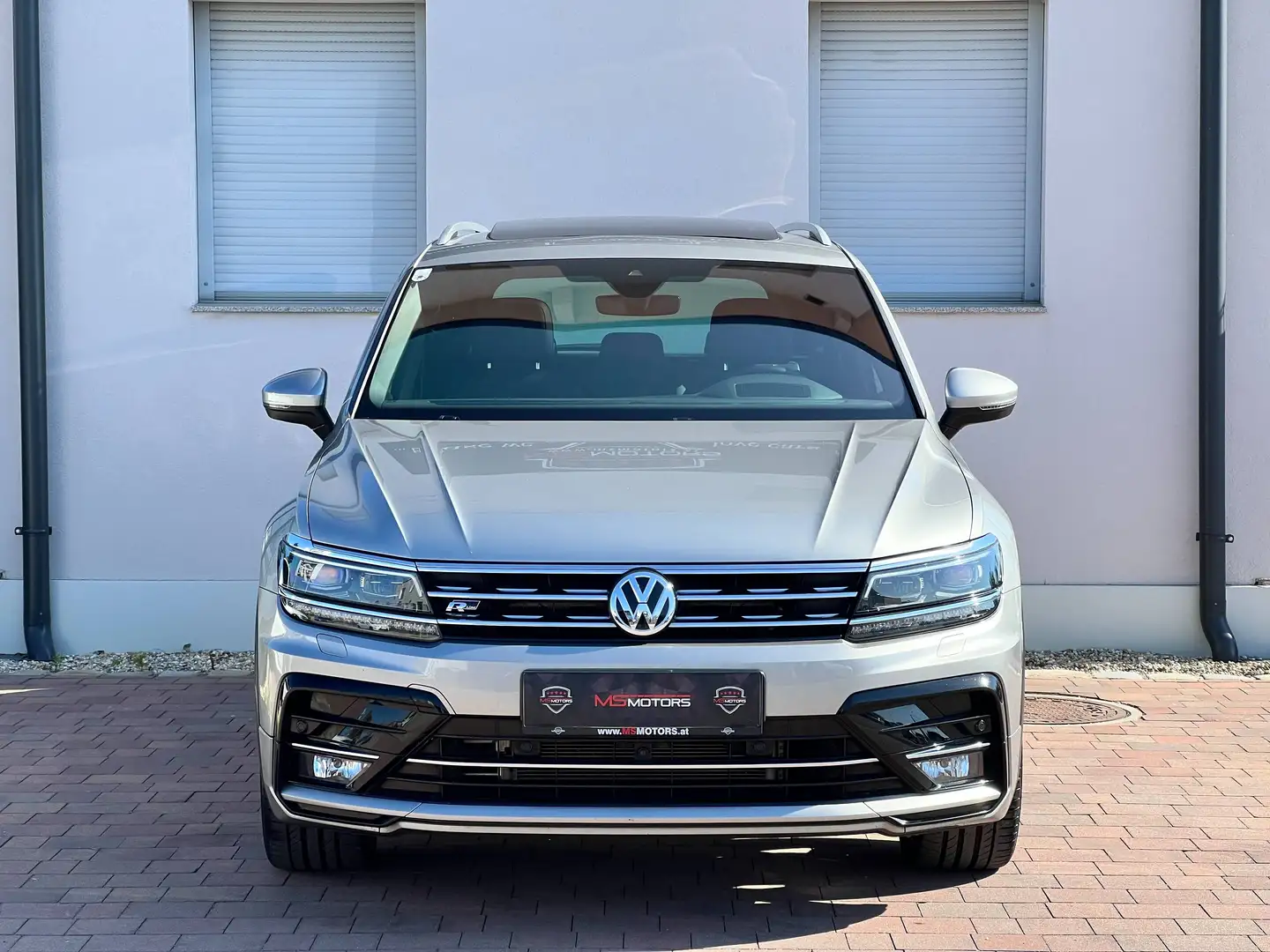 Volkswagen Tiguan 2,0 TDI 4Motion DSG*R LINE*360*PANO*HEAD UP*AHK*ACC*KREDIT*GARANTIE Grau - 2