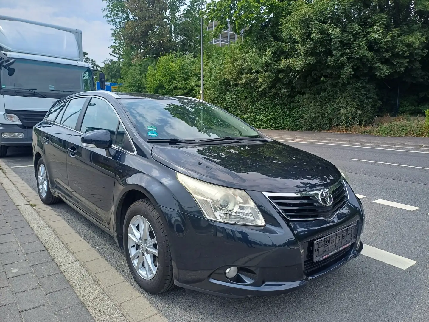 Toyota Avensis Edition Gris - 1