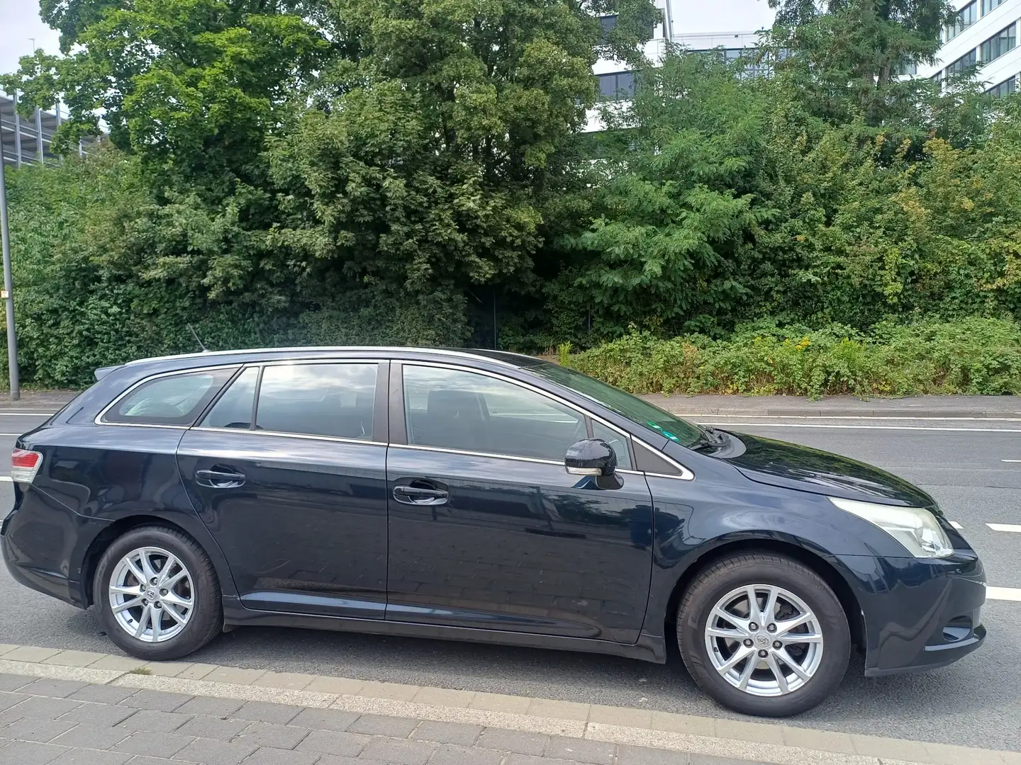 Toyota Avensis Edition Gris - 2
