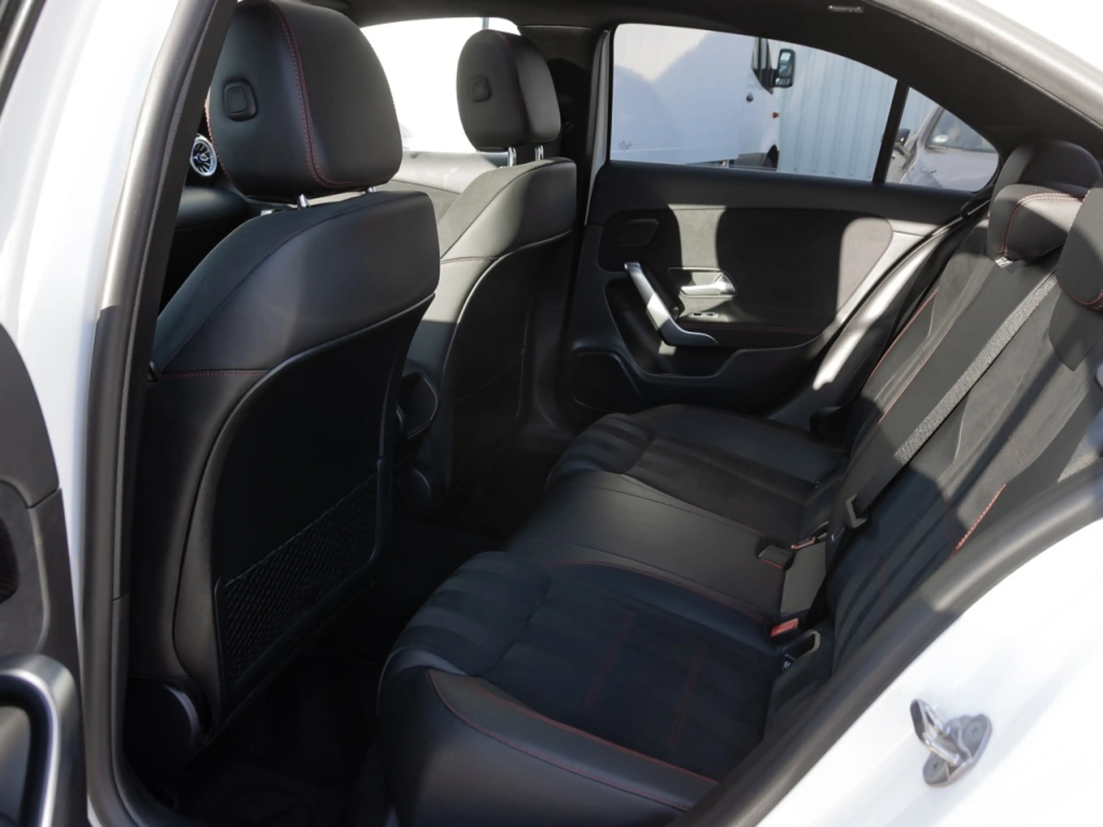 Mercedes-Benz A 250 e Lim. AMG Line *AHK*Cam*LED*Pano*Memory* — photo 6