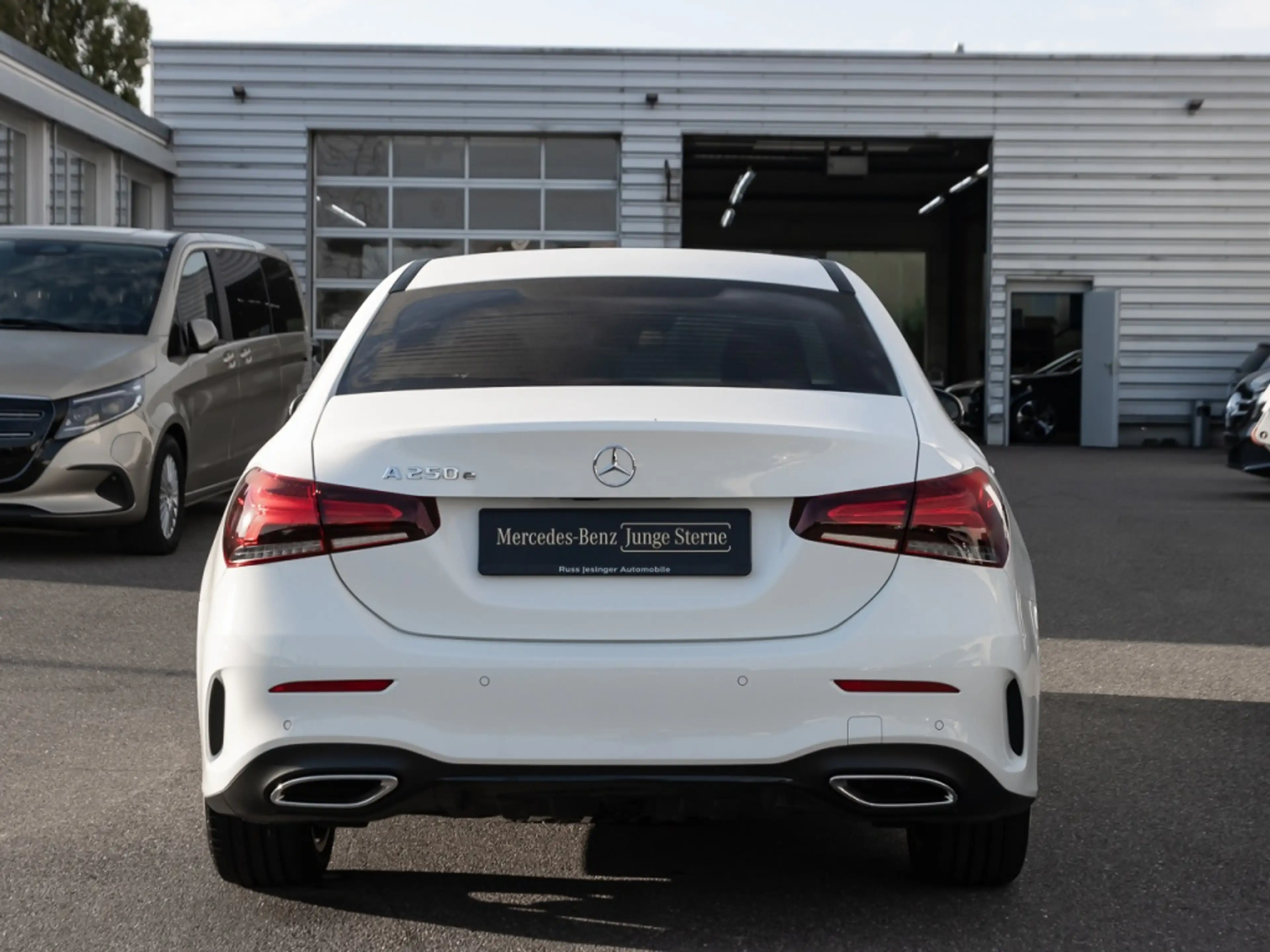 Mercedes-Benz A 250 e Lim. AMG Line *AHK*Cam*LED*Pano*Memory* — photo 7