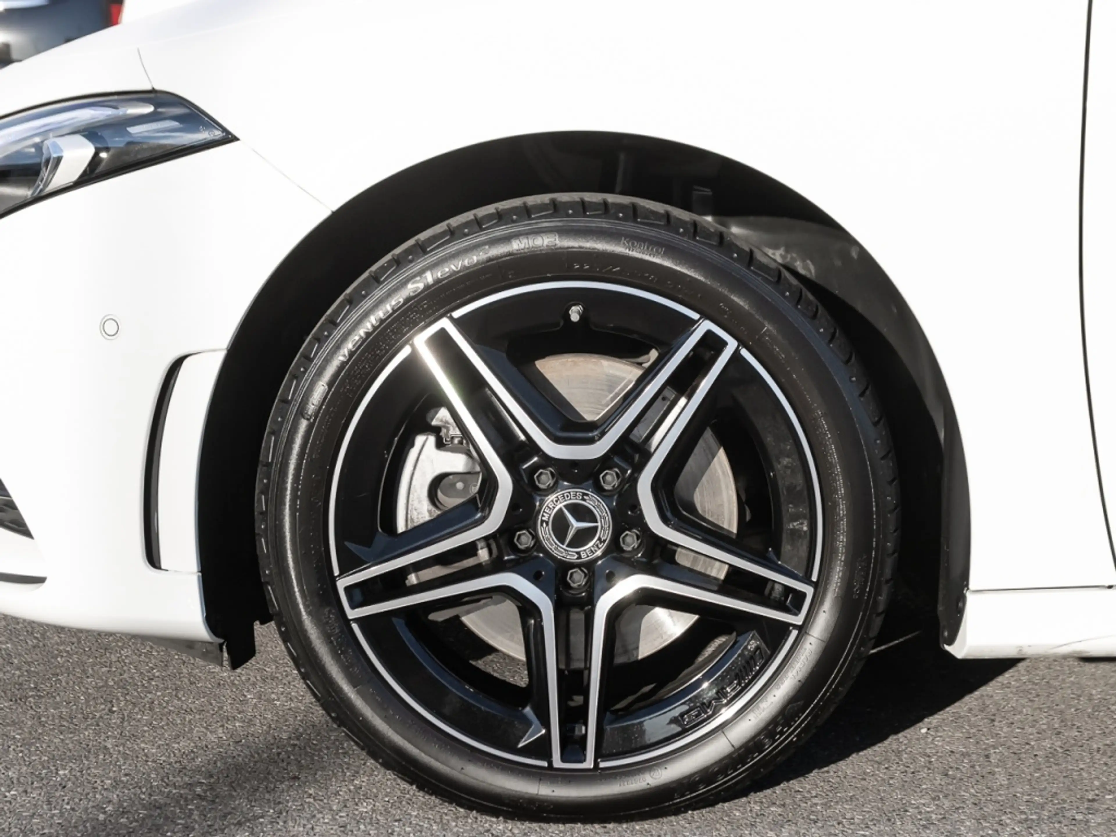 Mercedes-Benz A 250 e Lim. AMG Line *AHK*Cam*LED*Pano*Memory* — photo 9
