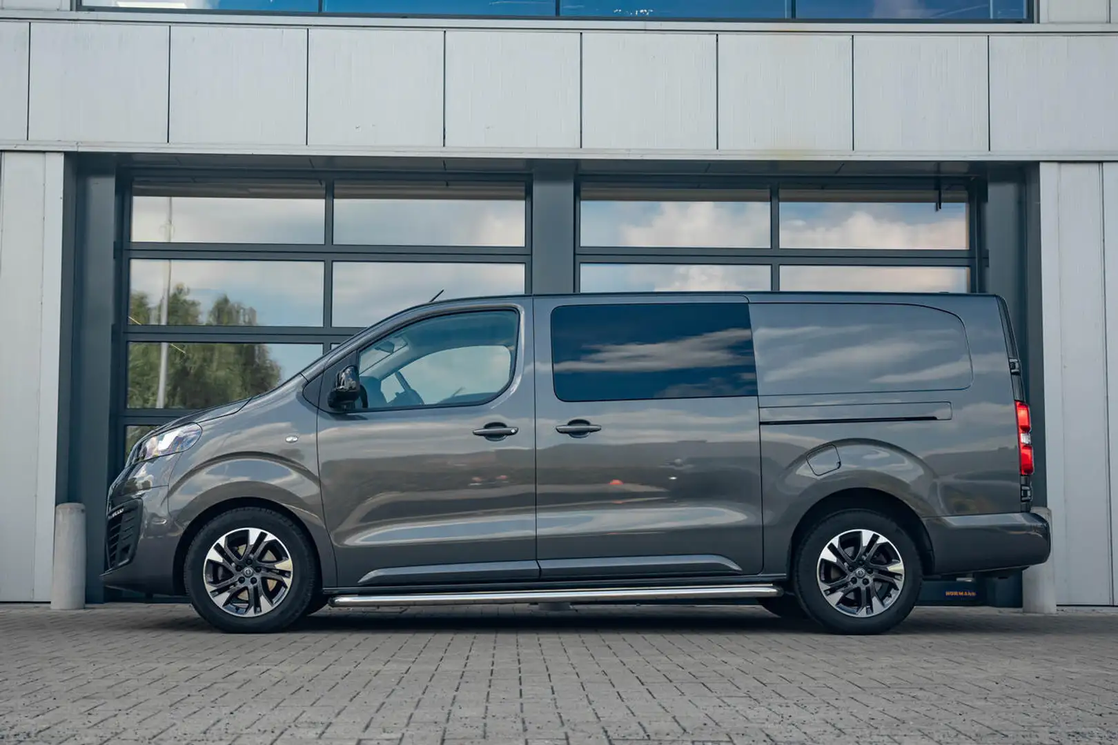 Opel Vivaro 177 PK AT | 5-zit | Navi | Camera | Trekhaak | ... Gris - 2