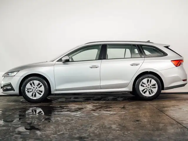 Skoda Octavia view 2