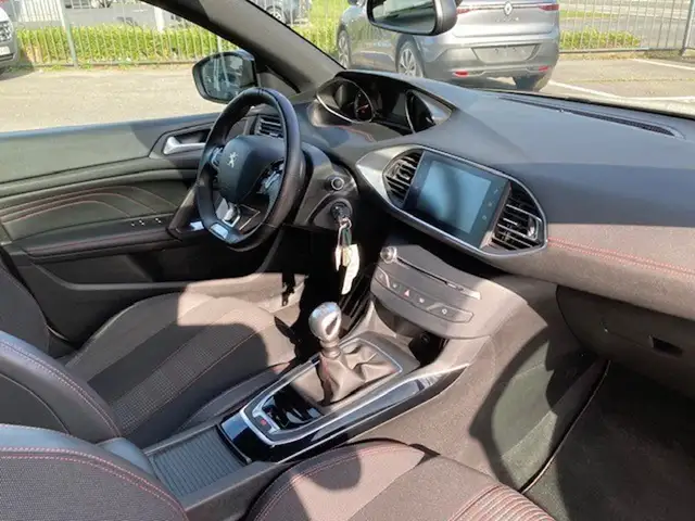 Peugeot 308 view 7