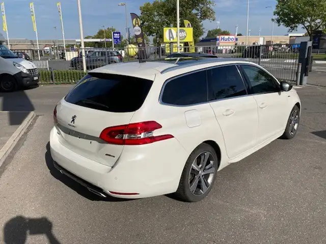 Peugeot 308 view 4