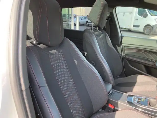 Peugeot 308 view 5