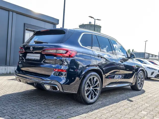 BMW X5 view 2