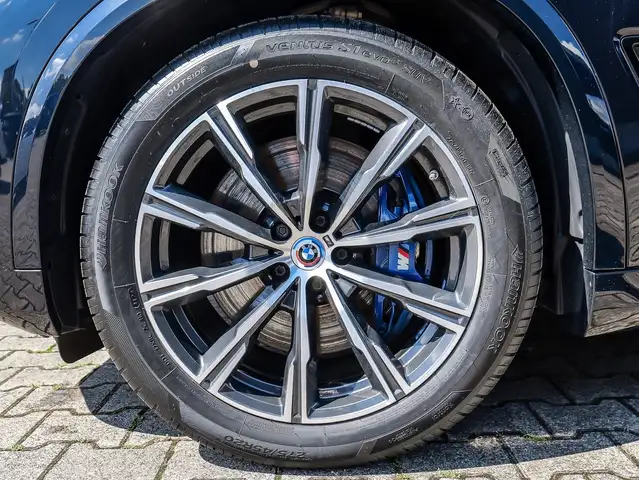 BMW X5 view 4