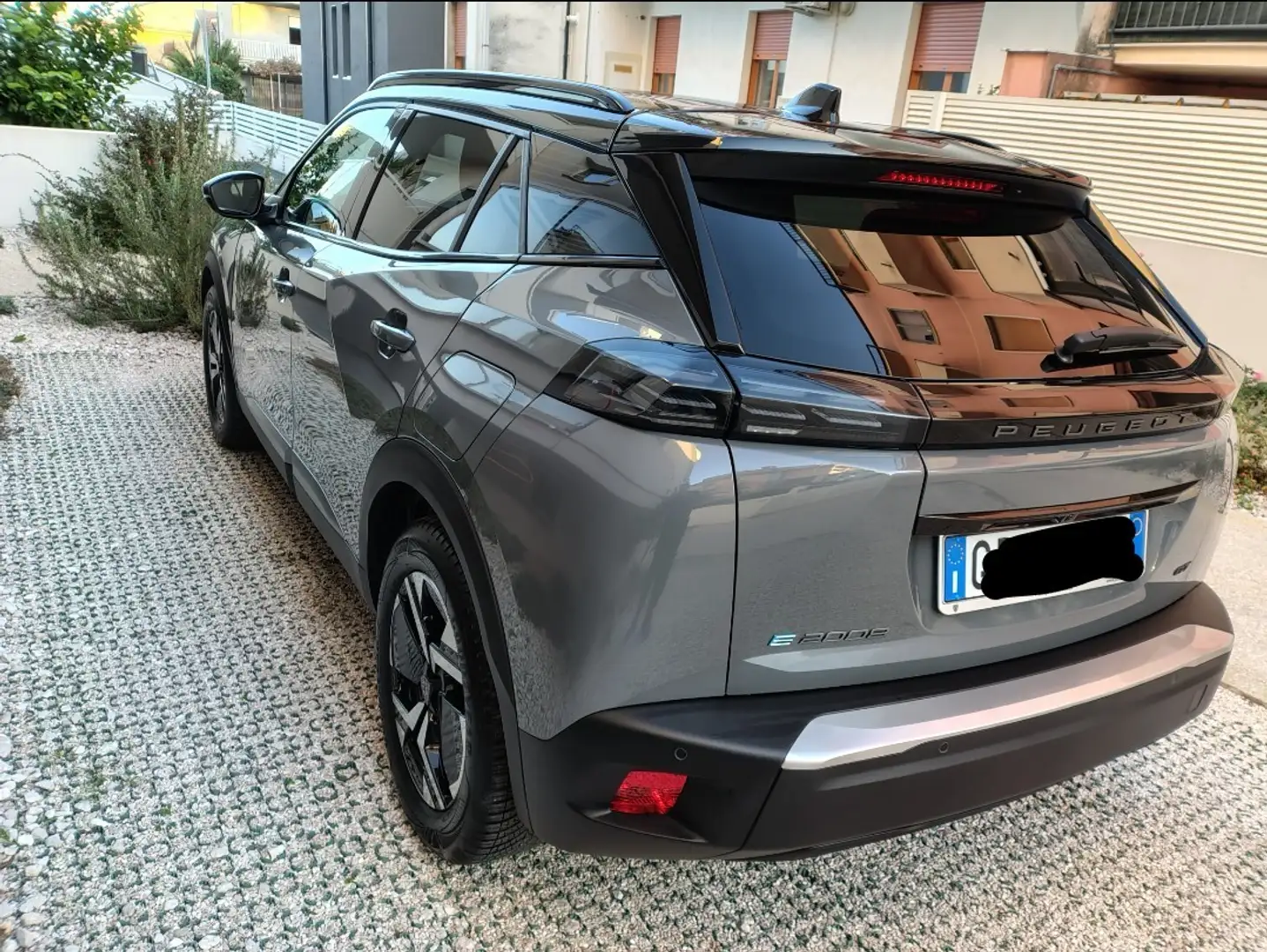 Peugeot e-2008 2008 54 kWh GT - 2