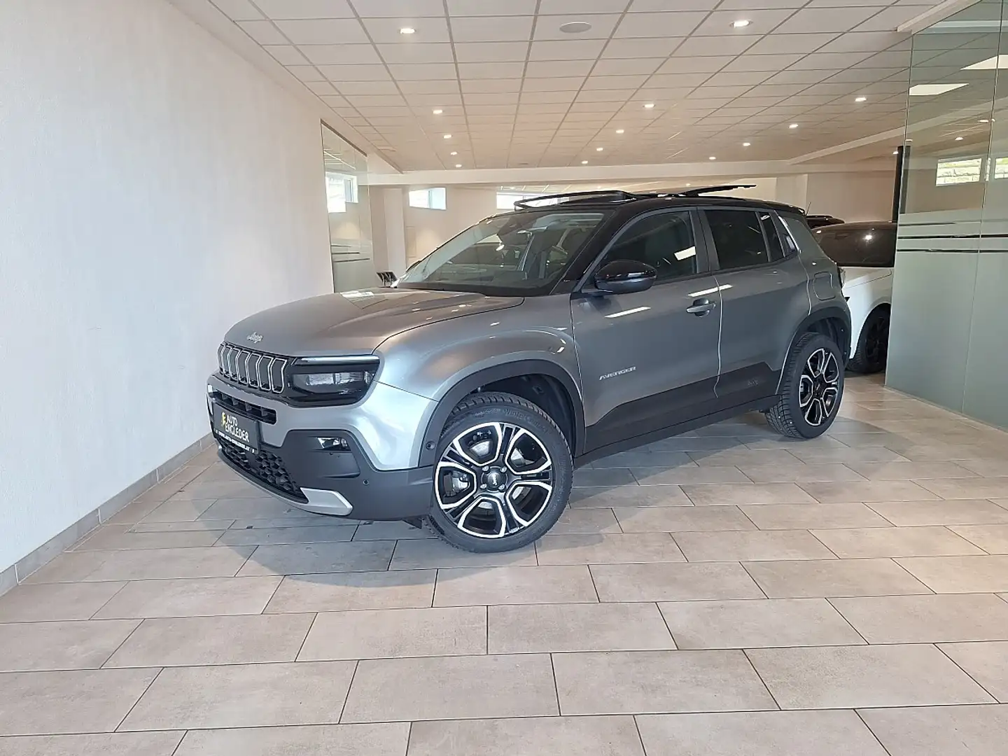 Jeep Avenger 1.2 Mild-Hybrid Summit Mild-Hybrid Grau - 1