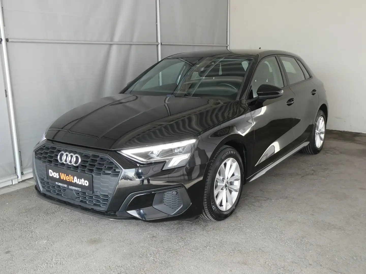 Audi A3 30 TFSI intense Schwarz - 1