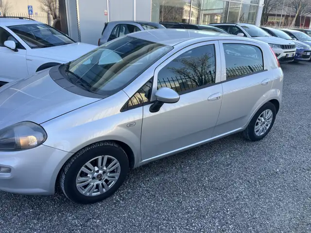 Fiat Punto Punto III 2012 5p 1.2 Lounge E6