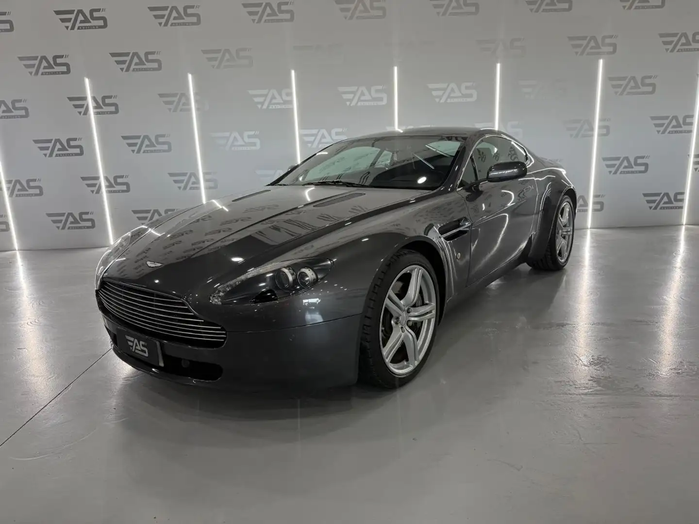 Aston Martin Vantage Gris - 1