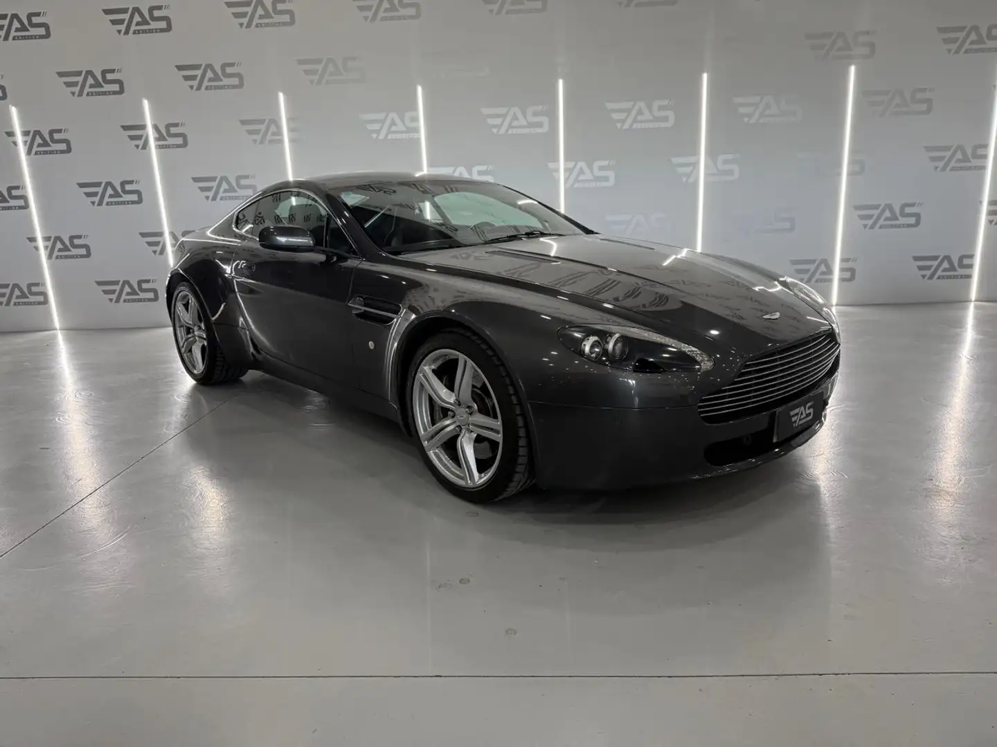 Aston Martin Vantage Gris - 2