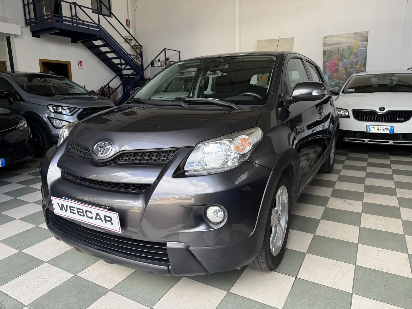 Toyota Urban Cruiser 1.3 vvt-i Dual Sol 2wd Szary - 1