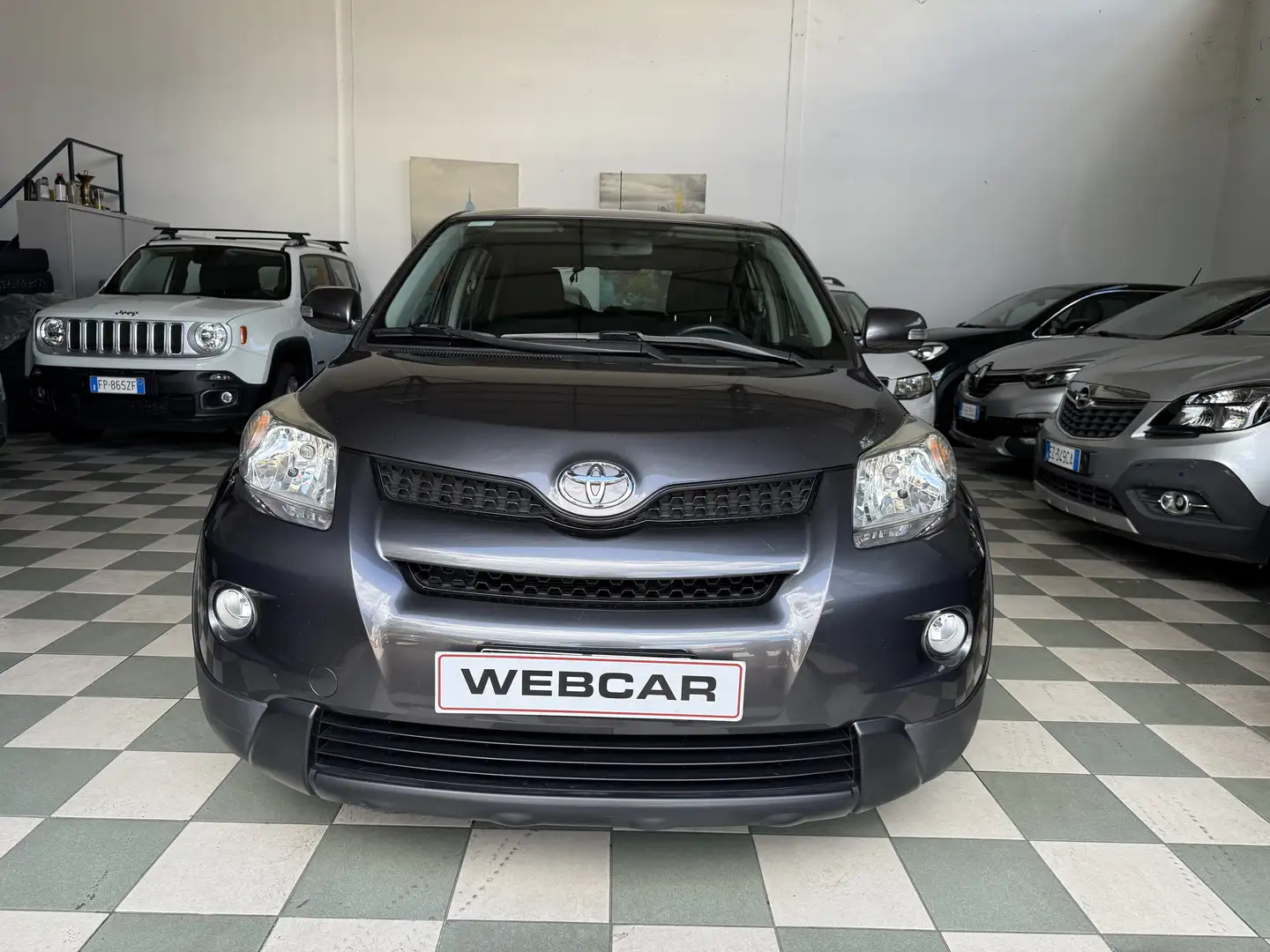 Toyota Urban Cruiser 1.3 vvt-i Dual Sol 2wd Šedá - 1