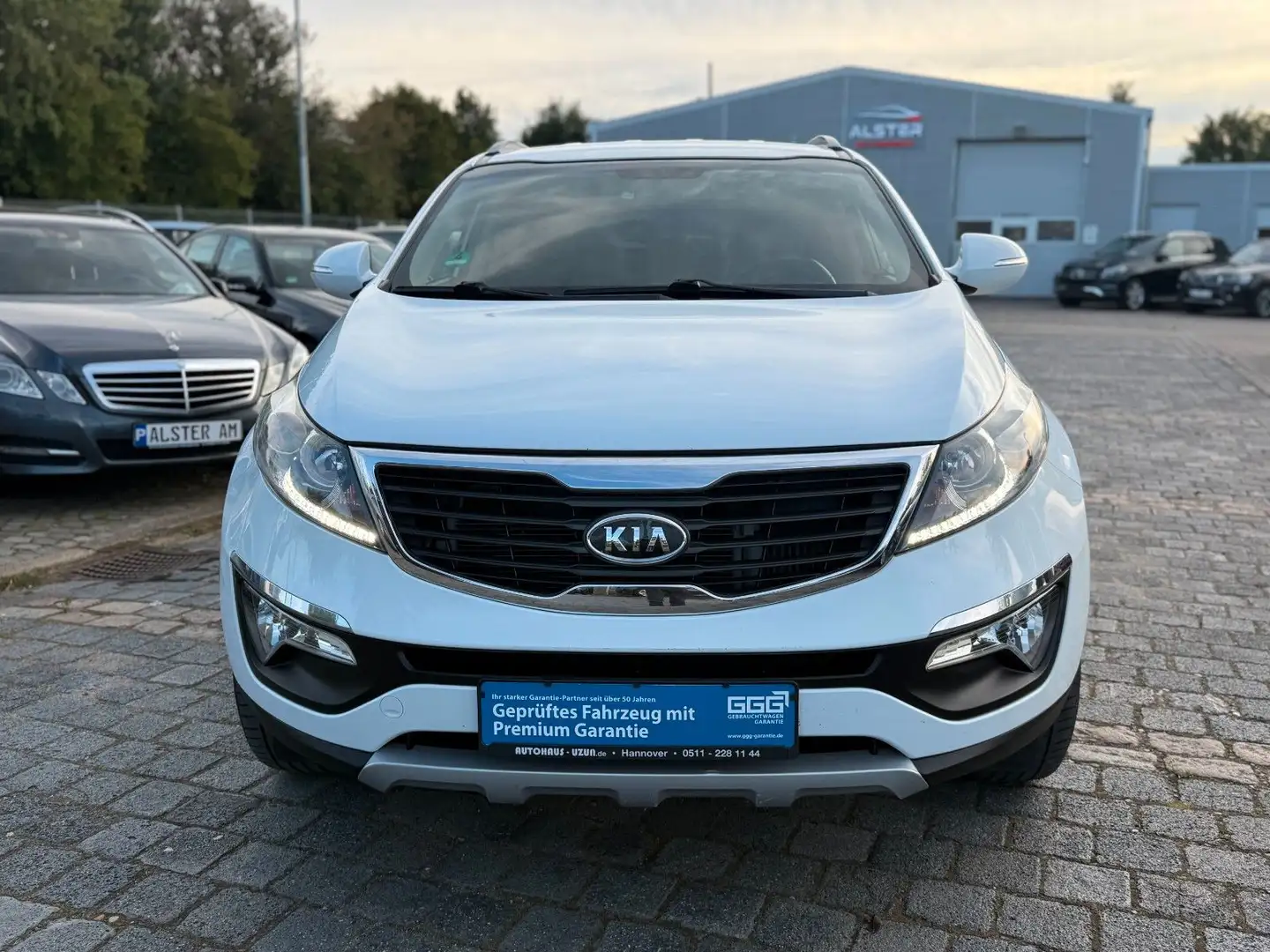 Kia Sportage 2,0 Allrad Vision 4WD Automatik Weiß - 2