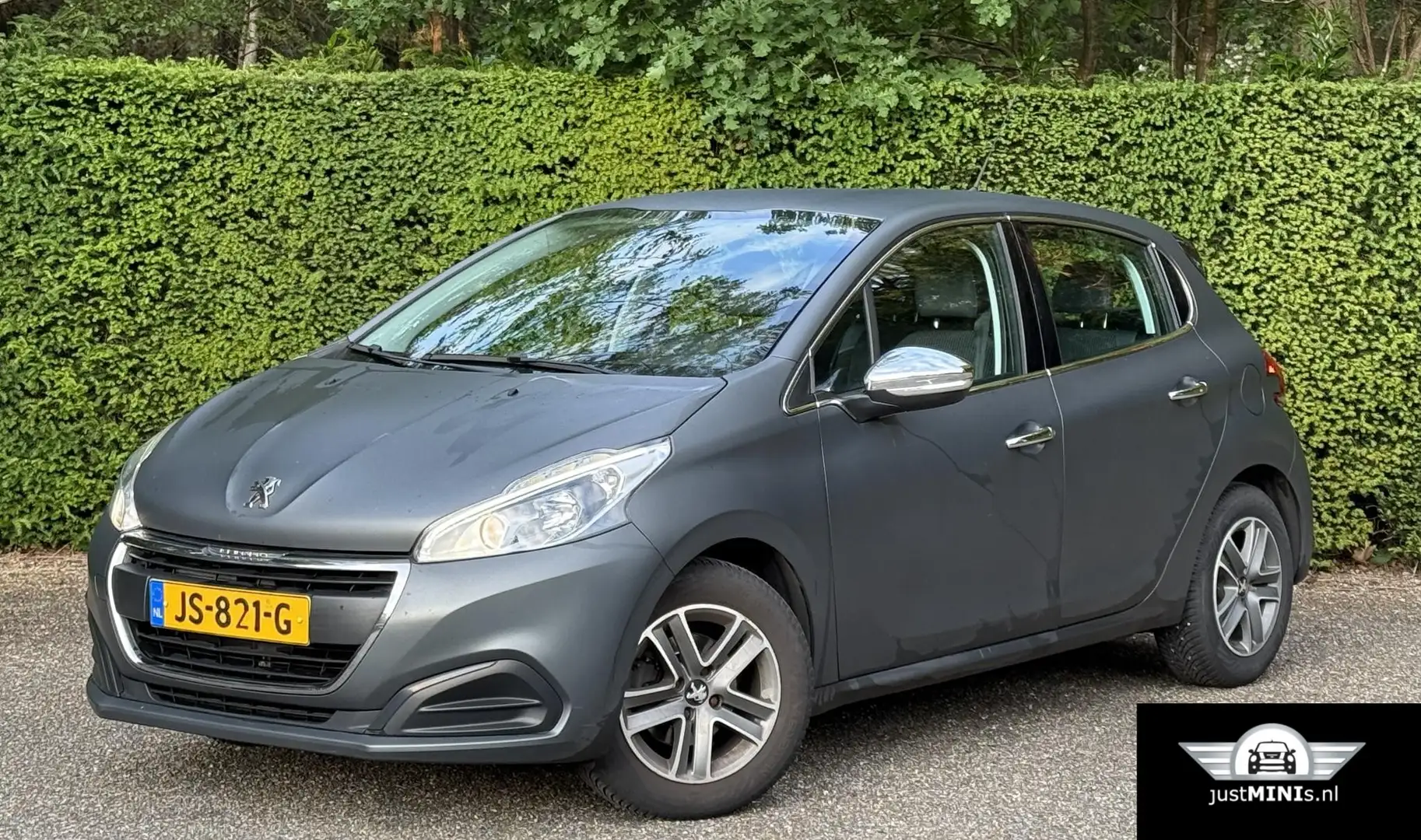 Peugeot 208 1.2 PureTech Active navigatie 5-deurs dealer onder Gris - 1