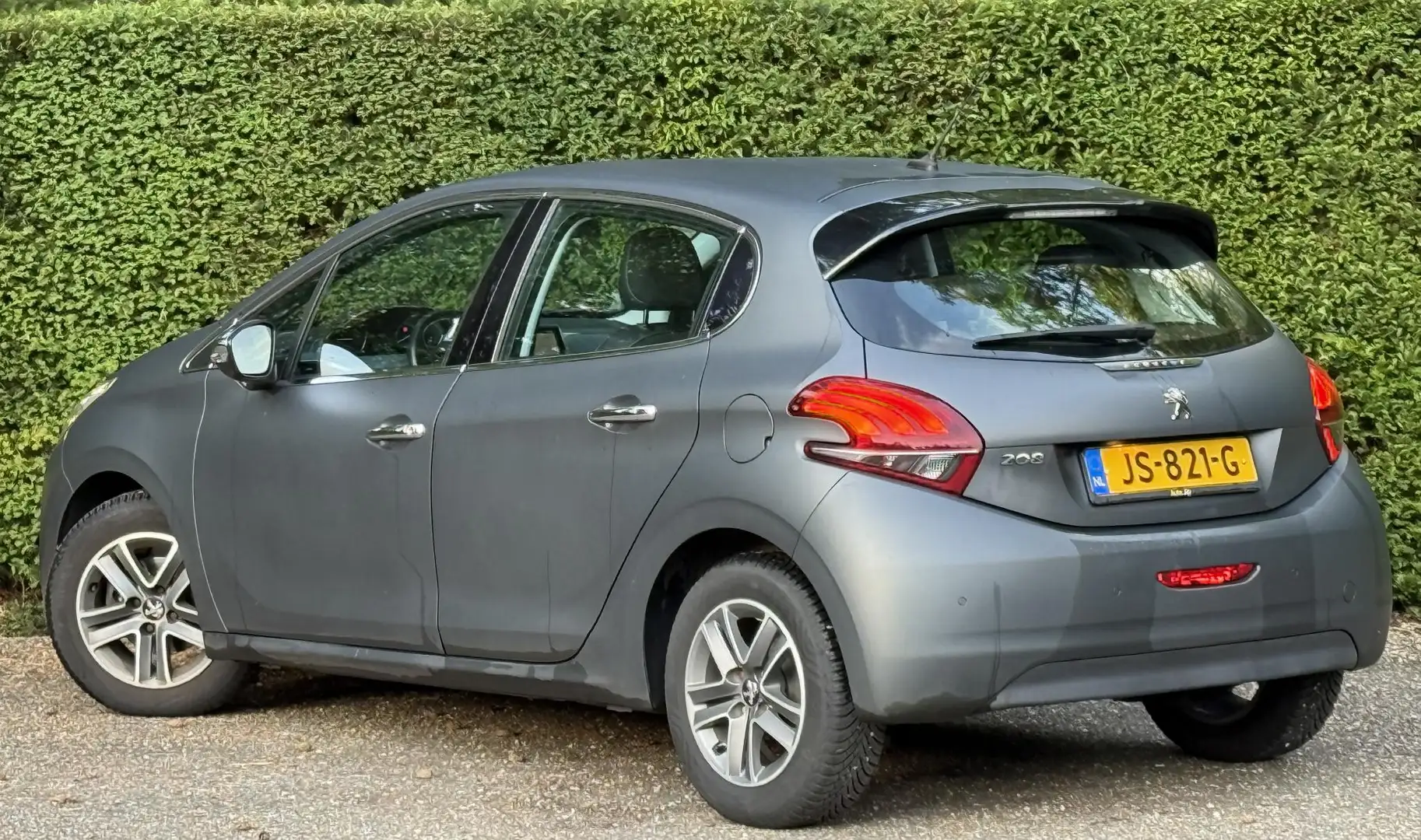Peugeot 208 1.2 PureTech Active navigatie 5-deurs dealer onder Gris - 2