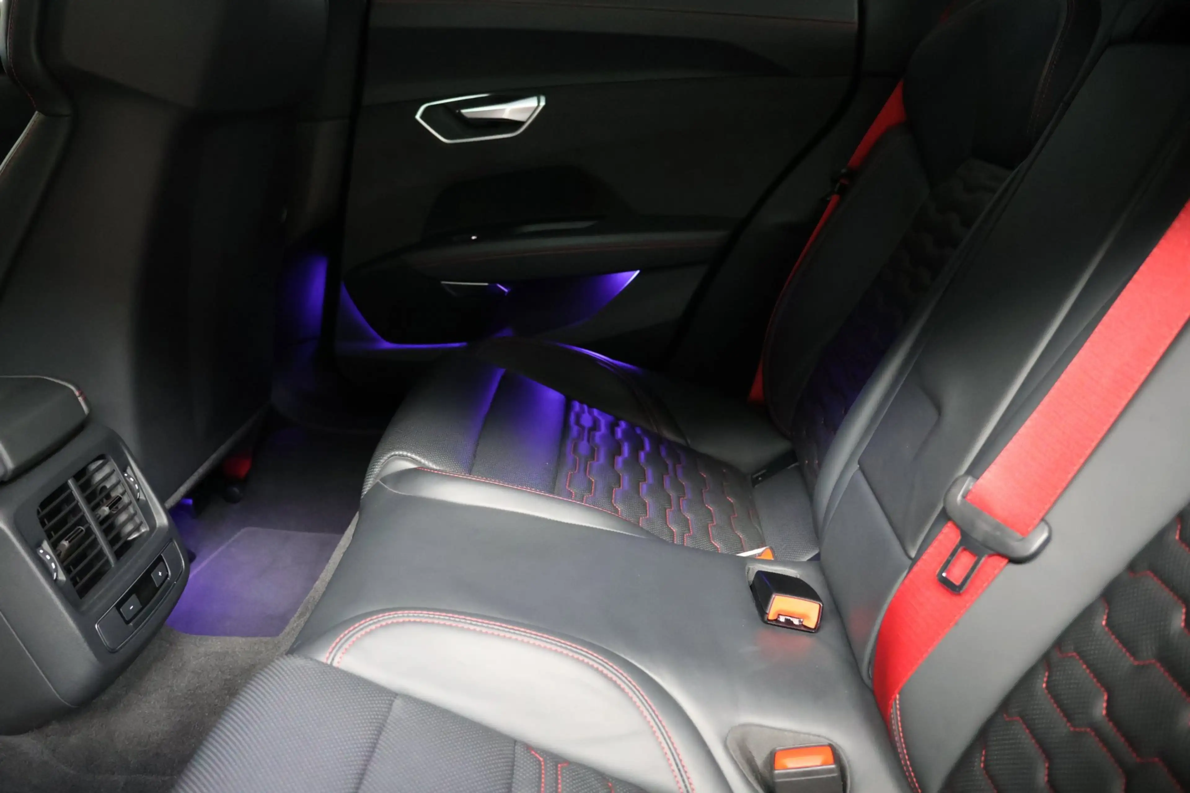 Audi RS e-tron GT 93 kWh | head-up | massage stoel(en) | B&O | laser — photo 25