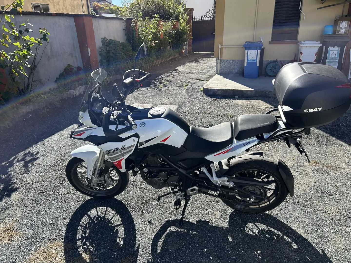 Benelli TRK 251 Blanco - 1