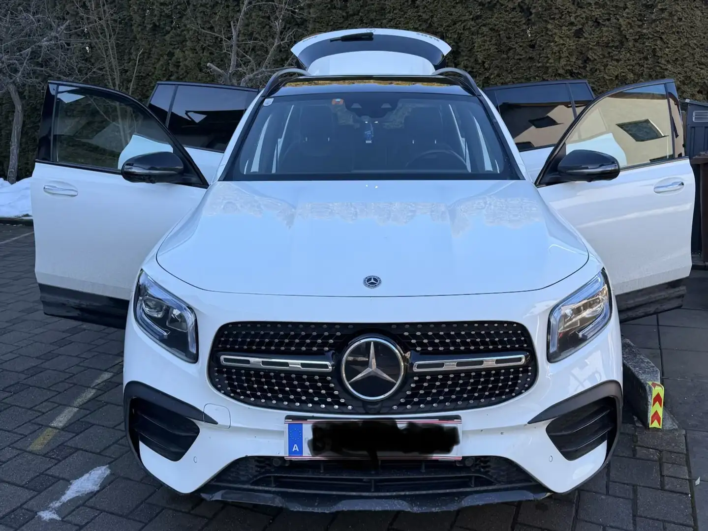 Mercedes-Benz GLB 250 4MATIC // AMG LINE // BURMESTER // PREMIUM-PAKET / Weiß - 1