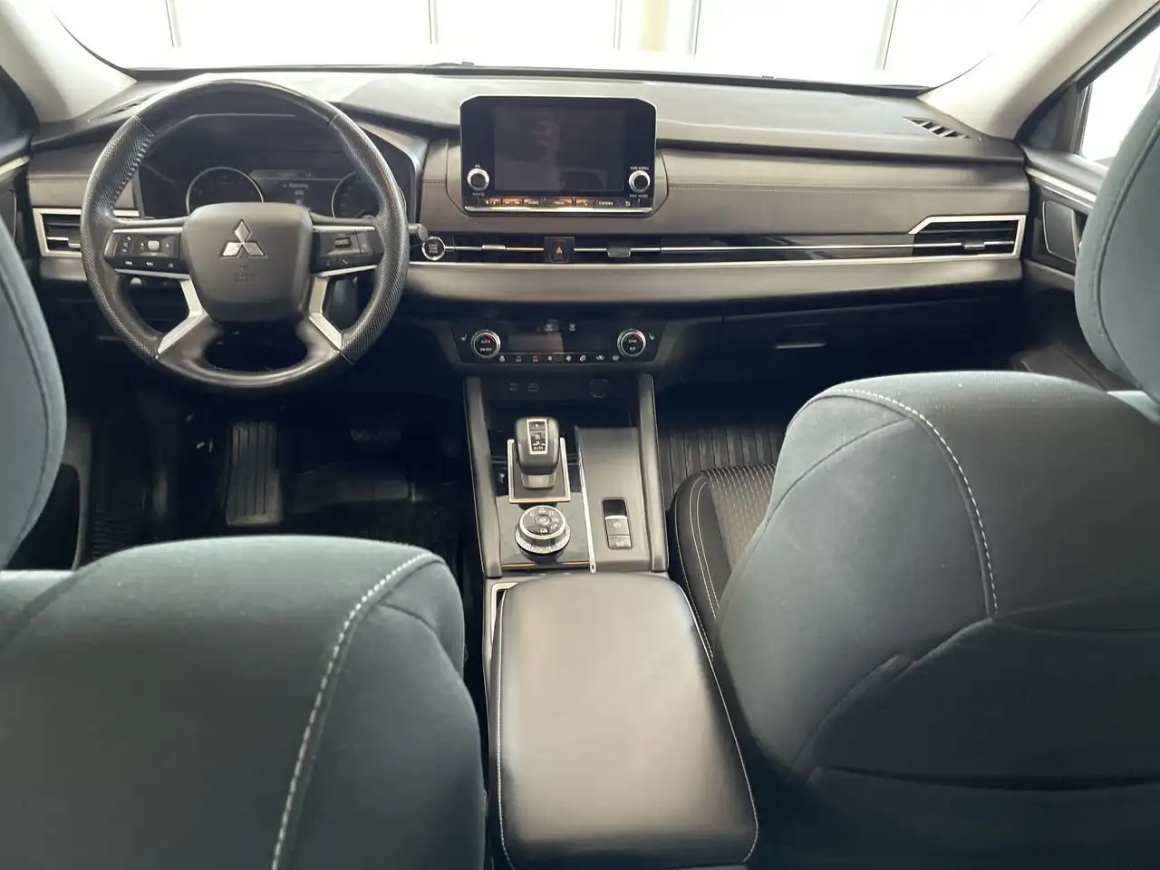 Mitsubishi Outlander снимка Mitsubishi Outlander