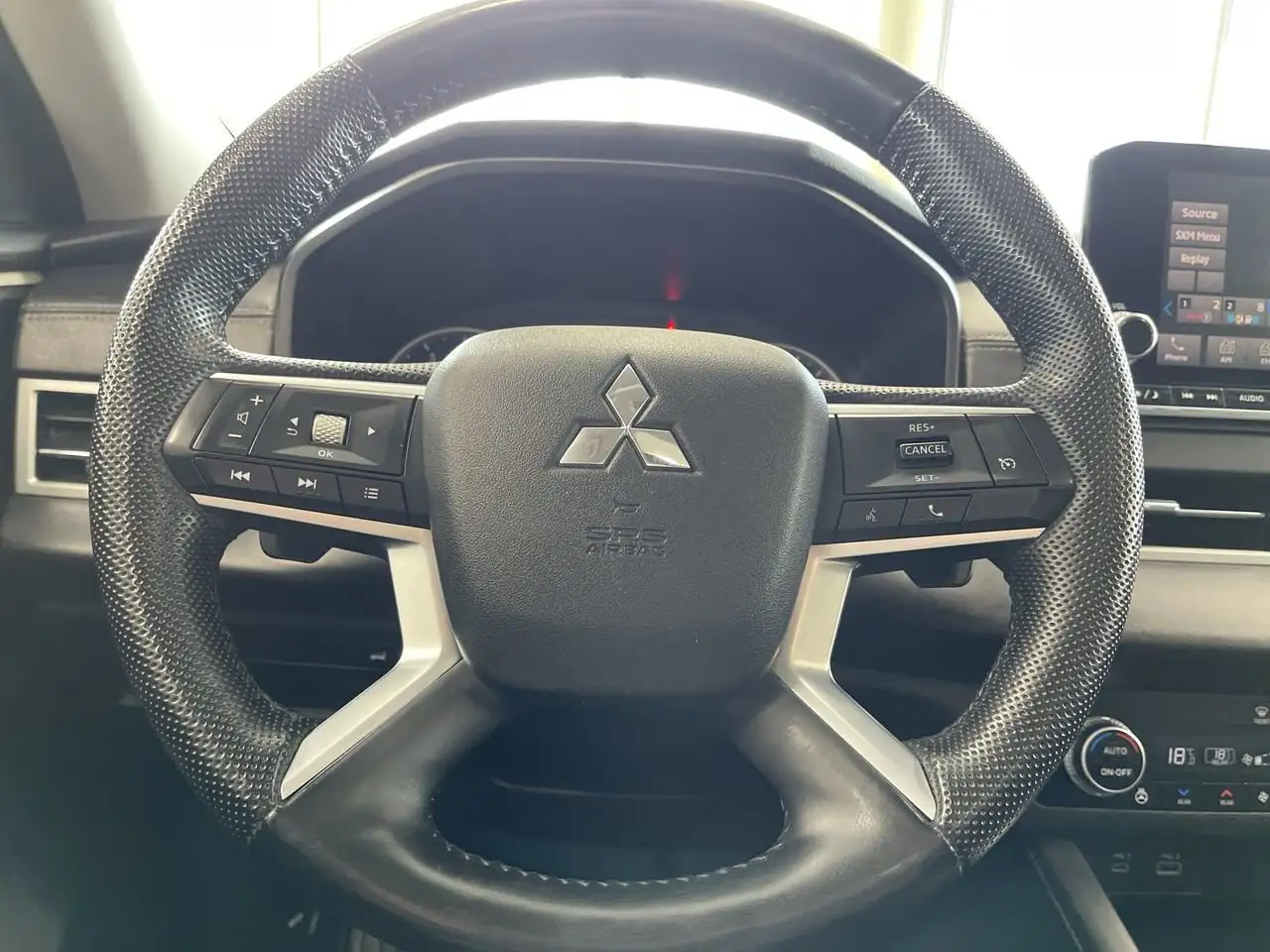 Mitsubishi Outlander снимка Mitsubishi Outlander