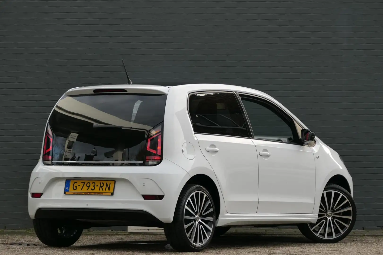 Volkswagen up! 1.0 BMT R-Line High Up! 17Inch | PDC | Cruise Cont Weiß - 2