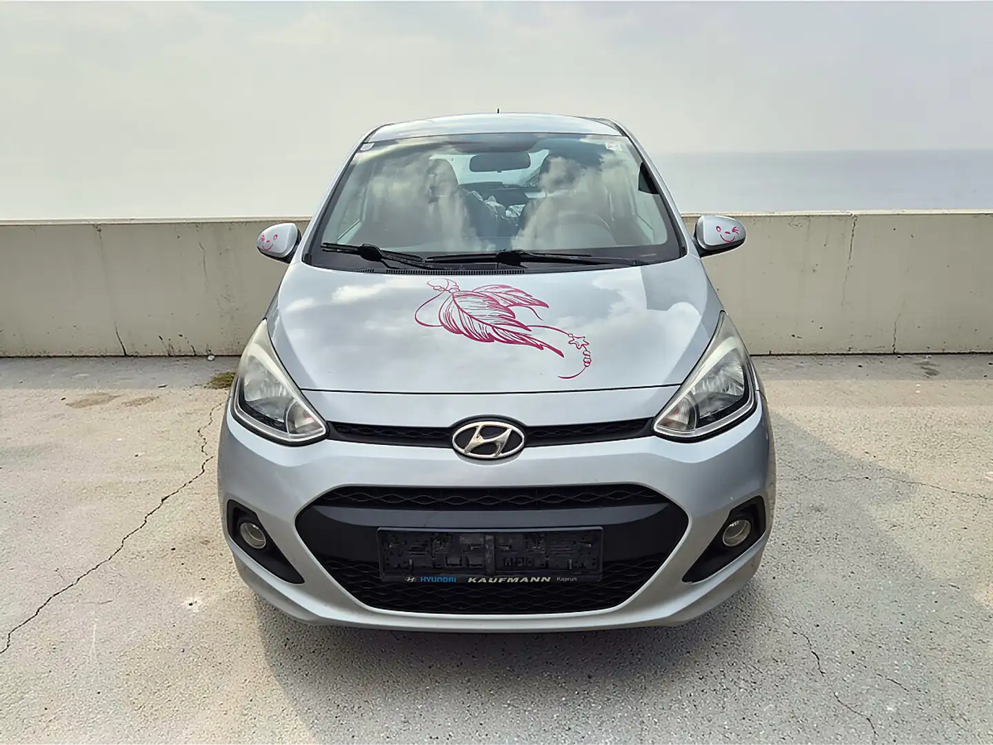 Hyundai i10 1,0 Comfort Grau - 2